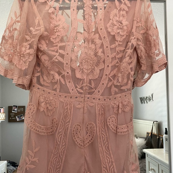 Pink lace romper - Picture 5 of 5